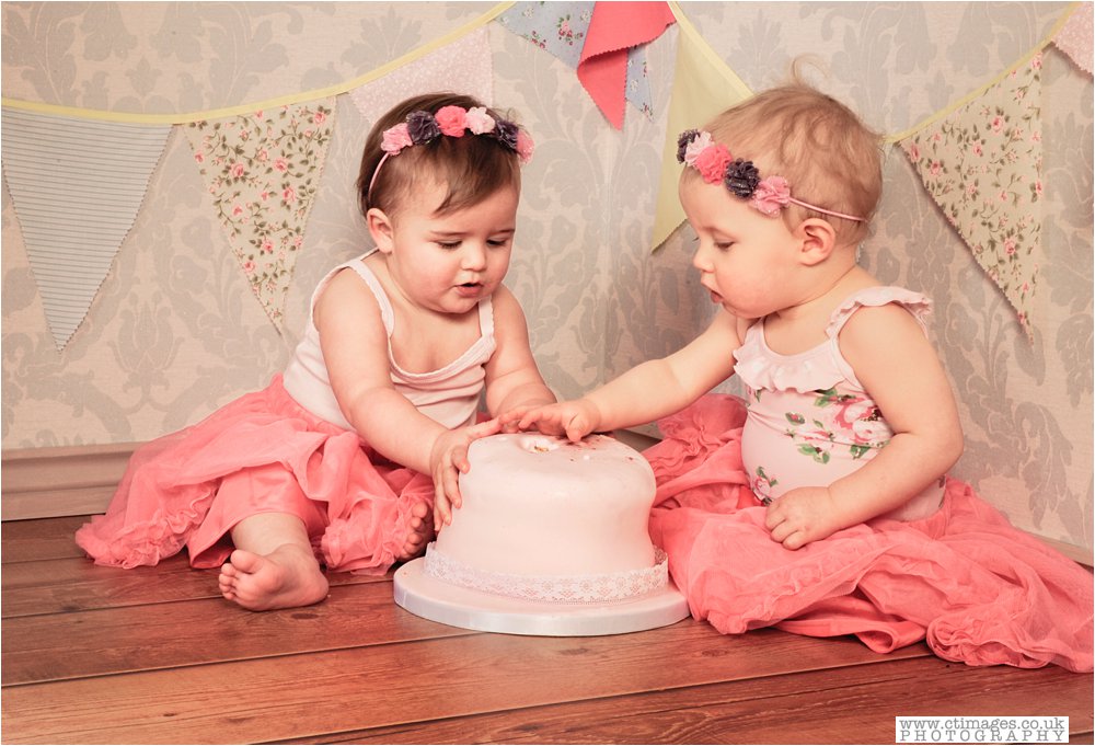 manchester-kids-cake-smash-photos-baby-photography-portraits_0009.jpg